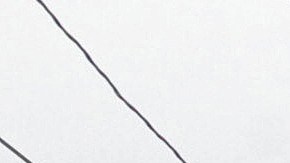 Una columna de humo después del choque entre un tren y un vehículo-tanque cargado con gasolina en Aguascalientes.