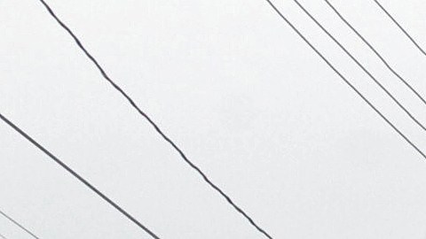 Una columna de humo después del choque entre un tren y un vehículo-tanque cargado con gasolina en Aguascalientes.