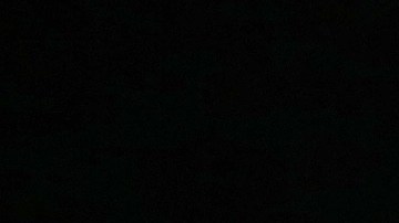 Agentes de policía se enfrentan a un tiroteo en el estacionamiento de una tienda de comestibles en Raleigh.