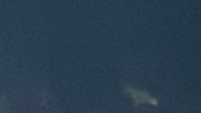 El venezolano José Menéses, quien acudió a votar en Manhattan, en compañía de sus dos hijos