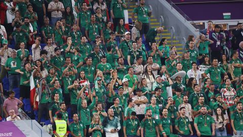 Los aficionados de México expresaron cánticos discriminatorios en el debut del Mundial ante Polonia.