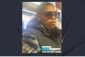 Madre y su niña golpeadas en el Metro de Nueva York por una mujer
