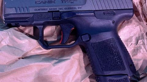 Arma recuperada en la escena.