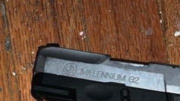 Armas incautadas en el apartamento.