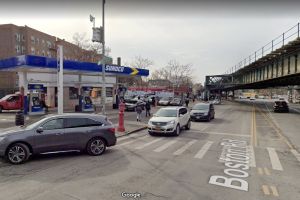 Trabajador baleado en la cabeza en estación de gasolina de Nueva York