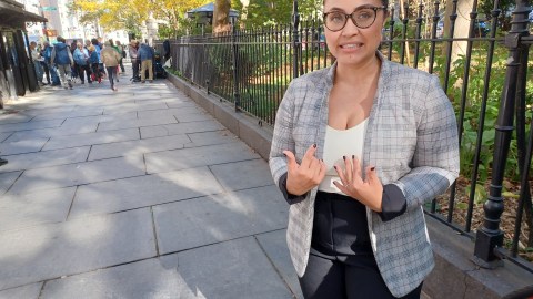 La concejal de origen colombiano, Jennifer Gutiérrez es una la patrocinantes de este esfuerzo legal.