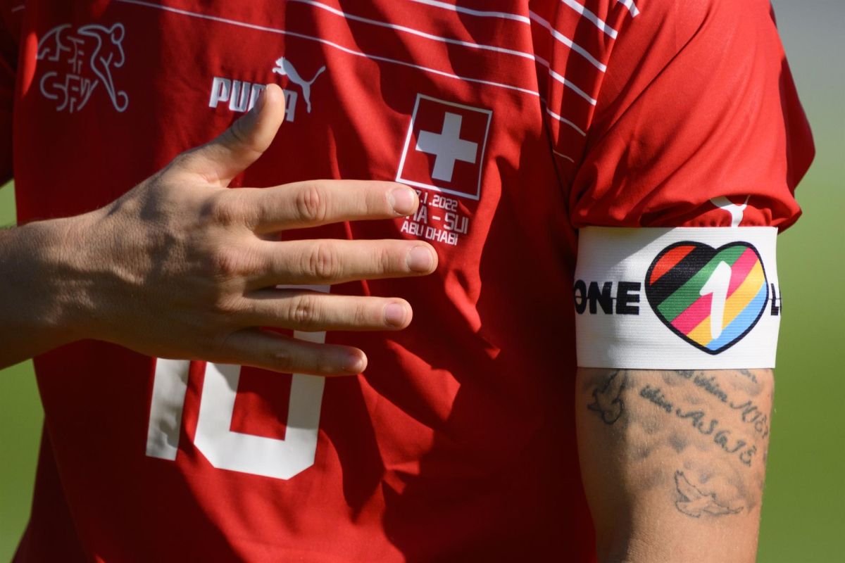 Al menos siete selecciones se han atrevido a usar brazaletes sobre la inclusión en el Mundial de Qatar.