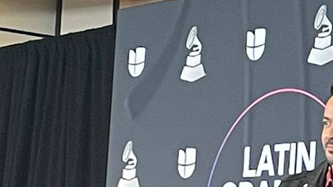 Luis Fonsi, Laura Pauisini, Thalía y Anitta los host de Latin Grammy 2022