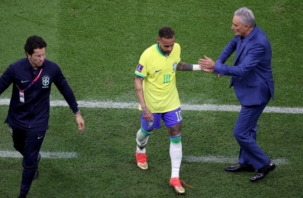  Neymar sufrió un esguince durante su primer partido del Mundial.