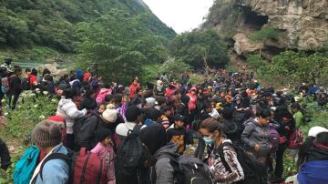 Autoridades aseguran a 368 migrantes abandonados en el sur de México