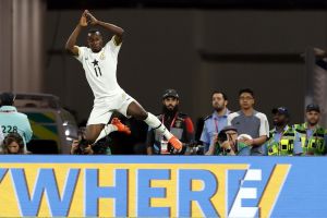 Lo que no se vio: Jugador de Ghana celebró gol a lo Cristiano... En la cara de Cristiano