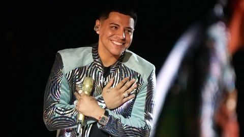 El vocalista de Grupo Firme hizo una reflexión acerca de la participación que tuvo el grupo de regional mexicano en un evento deportivo de la NFL en México.