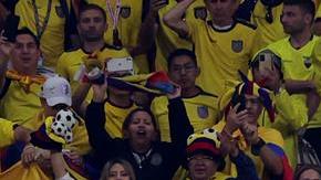 Los aficionados ecuatorianos insultaron a los qataríes en el partido inaugural del Mundial.