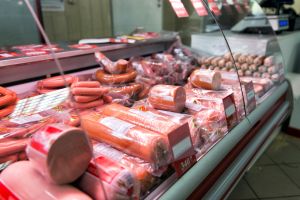 Alerta por brote de listeria multiestatal causado por carnes y quesos; ya hay un fallecido
