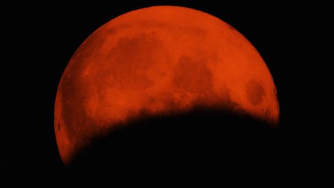 Eclipse lunar
