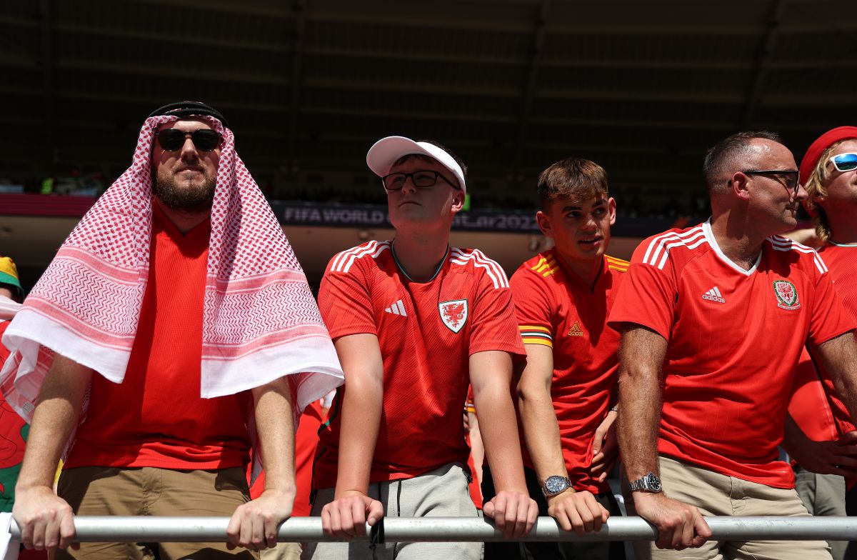 Fanáticos de Gales en el Mundial Qatar 2022.