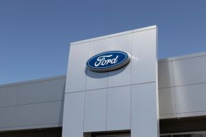 Ford llama a revisión más de 600 mil unidades en todo el mundo por riesgo de incendio
