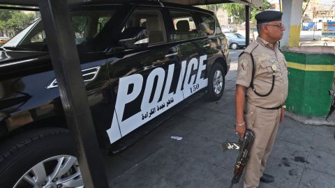 El hombre recibió un disparo en su automóvil cuando ingresaba a la calle donde vive en el distrito central de Karrada en Bagdad.