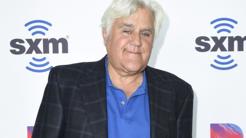 Jay Leno se pronuncia después de sufrir quemaduras graves.