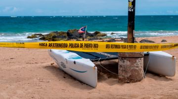Playa de El Condado acordonada por la policía de Puerto Rico