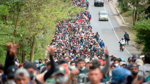 TOPSHOT-GUATEMALA-HONDURAS-US-MIGRATION-CARAVAN