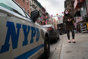 Vehículo de la NYPD que se dirigía a una llamada de emergencia mató a una mujer en Far Rockaway