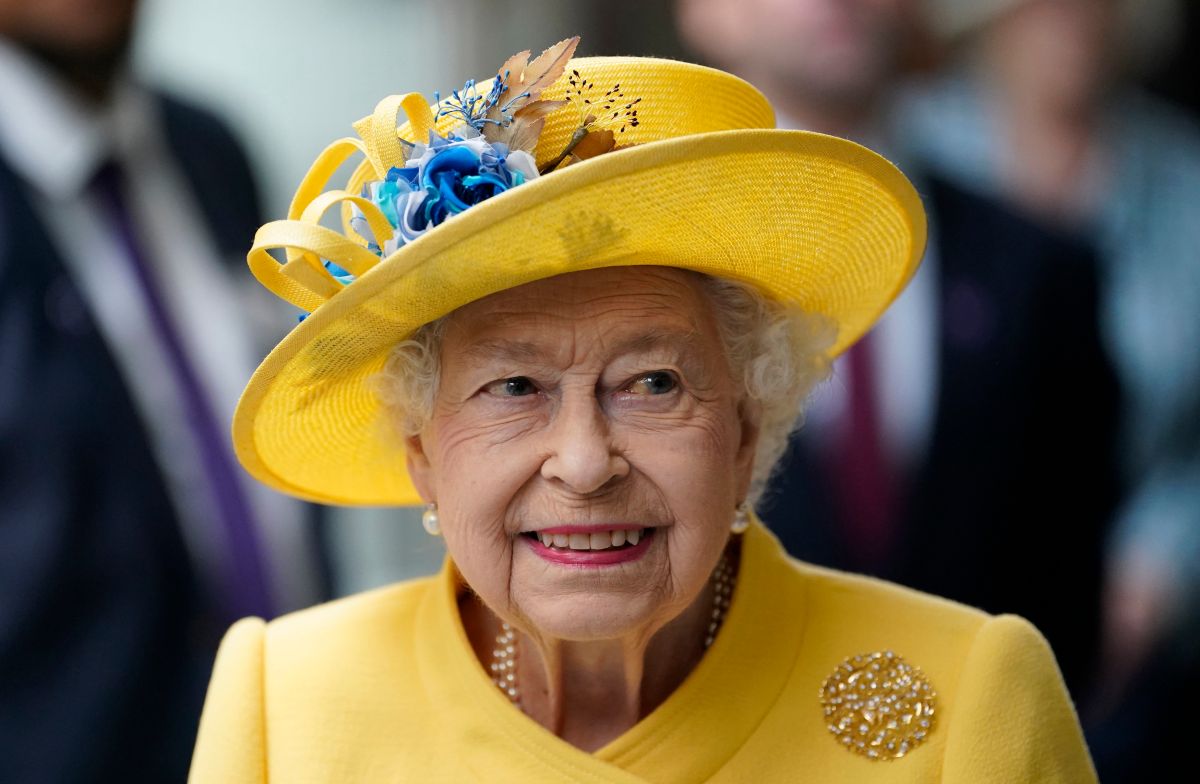Writer Gyles Brandreth reveals how Queen Elizabeth II reacted when an intruder entered Windsor Castle