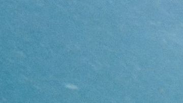 Arqueólogos explorando los túmulos rocosos del lago de Constanza en otoño de 2022.