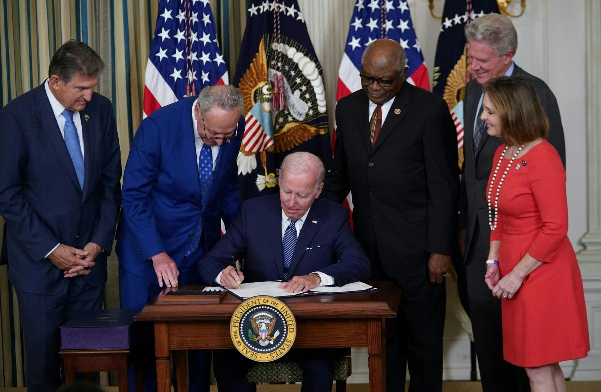 El presidente Biden firmó en agosto la Ley de Reducción de la Inflación.