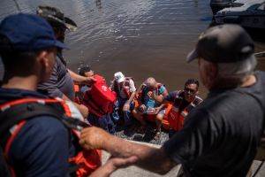 Al menos cuatro migrantes fueron reportados muertos en naufragio cerca de las costas de Florida