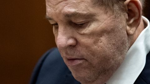 "She Said" trata sobre Harvey Weinstein, pero la película se niega deliberadamente a mostrar su rostro.