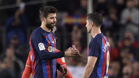 Robert Lewandowski y Gerard Piqué