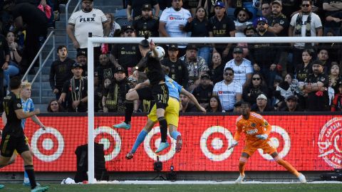 Gareth Bale conecta el cabezazo de la igualdad 3-3 ante Philadelphia Union en la MLS Cup.