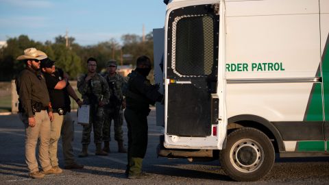 El Título 42 seguirá vigente en la frontera, indicó el DHS.