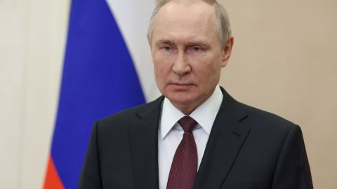 Supuestamente ciertos grupos buscan la salida de Putin.