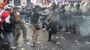 TOPSHOT-PERU-POLITICS-DEMONSTRATION-CASTILLO-SUPPORTERS