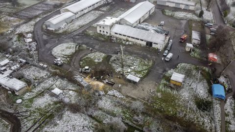 Vista aérea del lugar exacto en donde cayó el supuesto misil ucraniano S-300 en Przewodów.