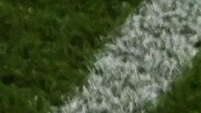 John Herdman habla con sus jugadores luego de la derrota ante Bélgica.