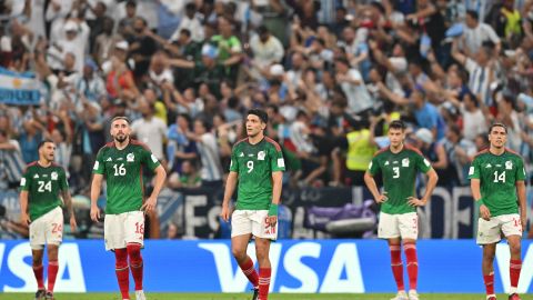 Jugadores de México luego de la derrota ante Argentina.