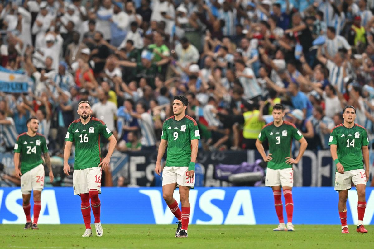Jugadores de México luego de la derrota ante Argentina.