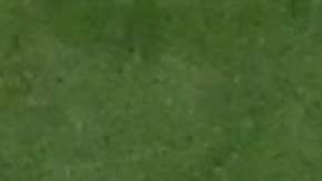 Fullkrug (Alemania) y Rodri (España) chocan en disputa de un balón.