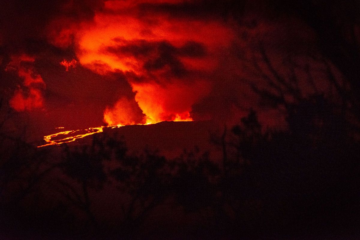 Mauna Loa entró en erupción por primera vez en casi 40 años en la Isla Grande de Hawaii.