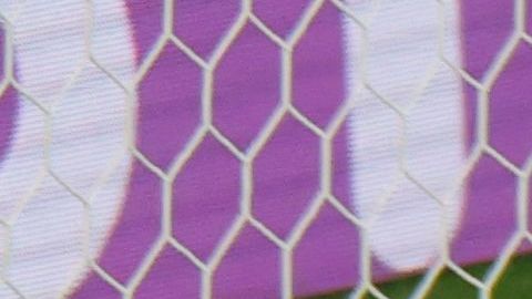 Christian Pulisic remata a puerta para el gol de Estados Unidos ante Irán.