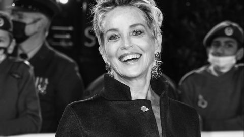 Sharon Stone descubre que tiene un "tumor fibroide grande" que debe ser extirpado después de un diagnóstico erróneo.