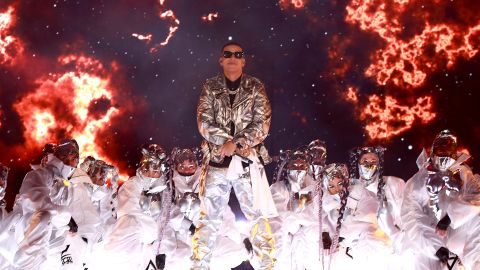 El cantante Daddy Yankee recibe halagos por su aspecto físico a sus 45 años.