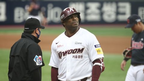 Yasiel Puig en 2022 durante un partido de su equipo en Corea Del Sur, Kiwoom Heroes.