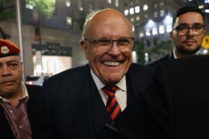 Fiscales federales de Nueva York se niegan a presentar cargos contra Rudy Giuliani tras redada del FBI