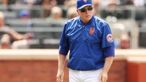 Buck Showalter durante un encuentro ante Cincinnati Reds.