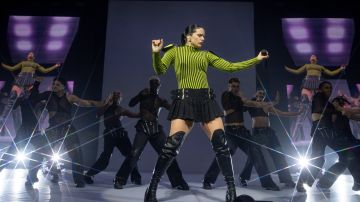 La cantante Rosalía sigue derrochando sensualidad en sus shows.