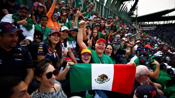 Los fanáticos mexicanos colmaron el Autódromo Hermanos Rodríguez.
